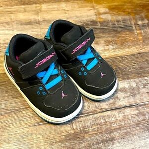 Toddler Nike Jordan low top sneakers